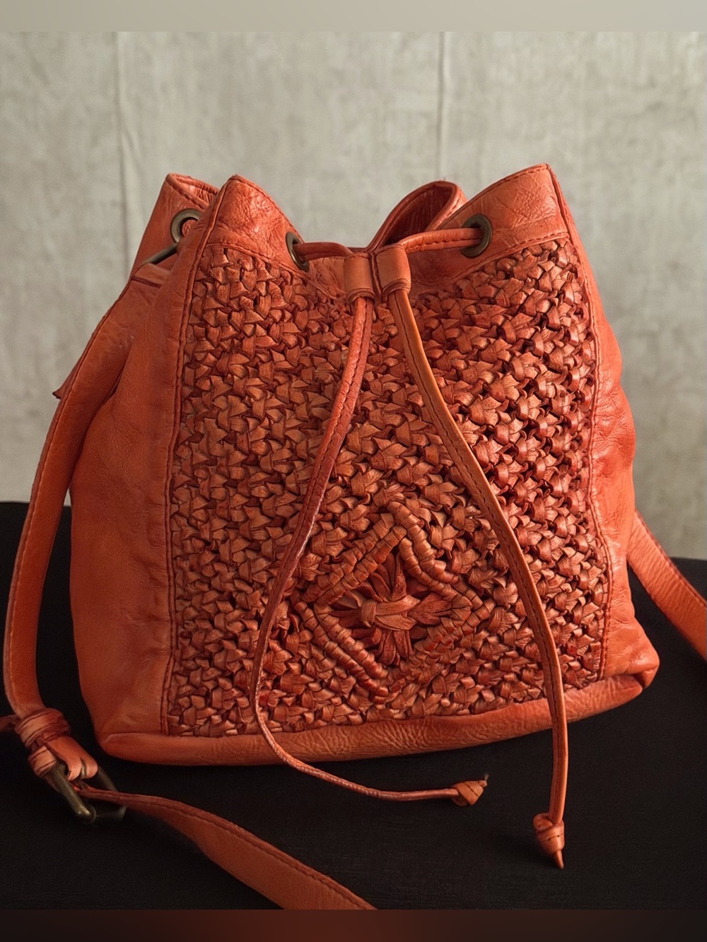 FRYE & Co. Esme Leather Paprika Woven Drawstring Closure Adj Strap Bucket Bag